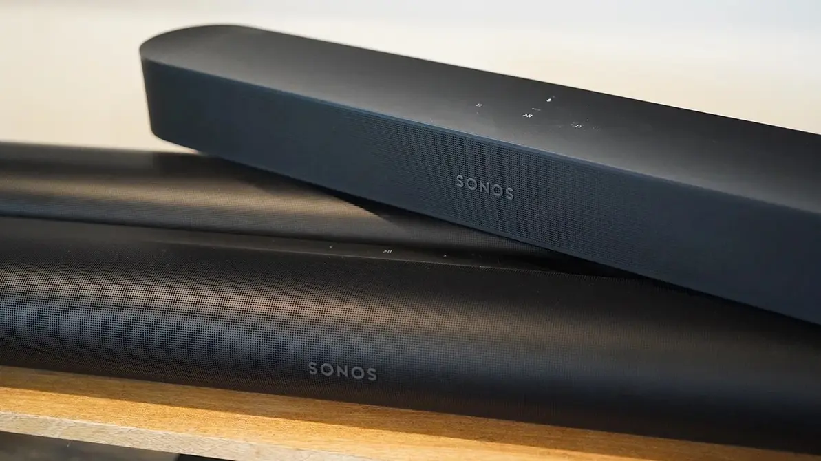 Quickstart guide illustration: Setting up your Sonos Era 100 with the Sonos App in three easy steps.